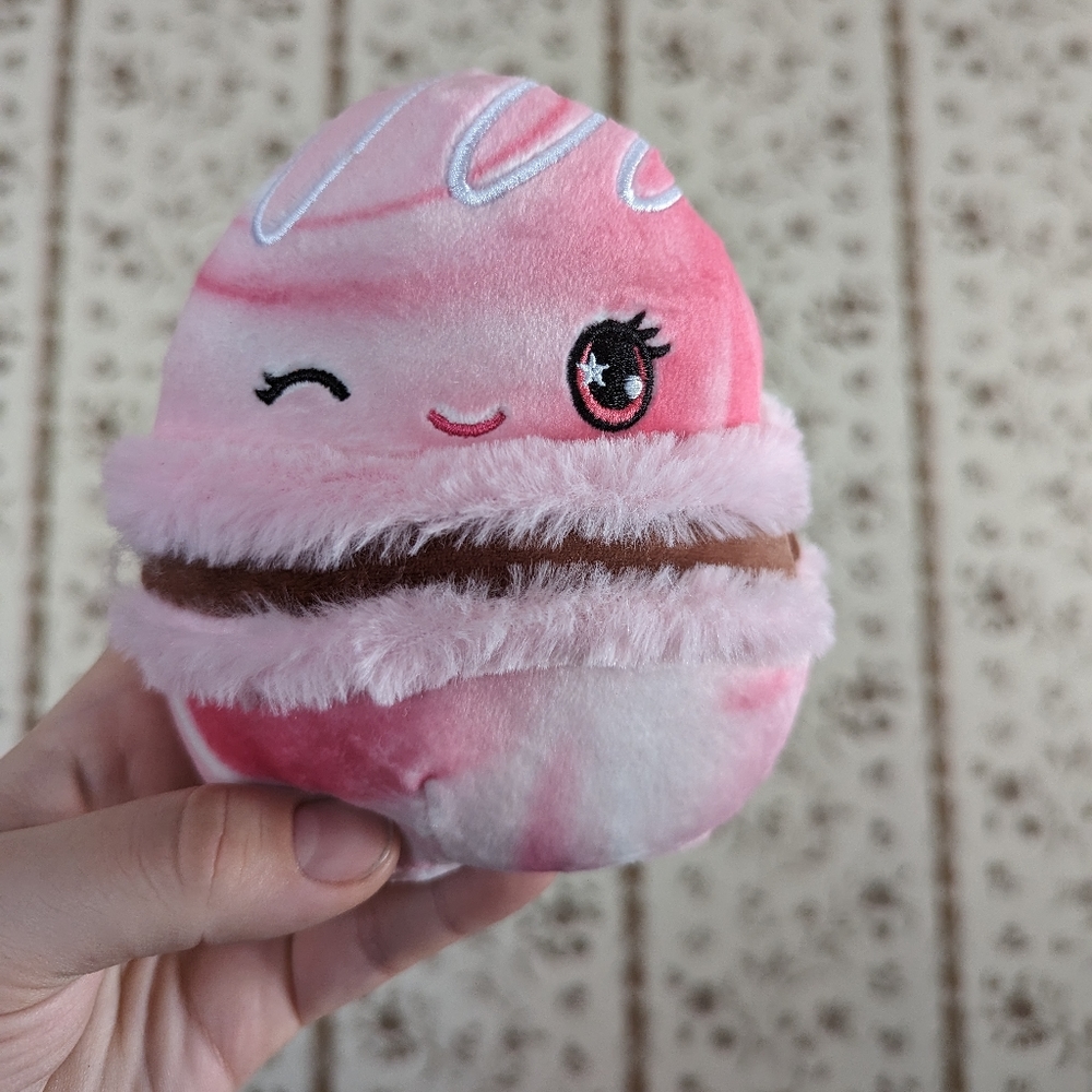 Squishmallow Macaron